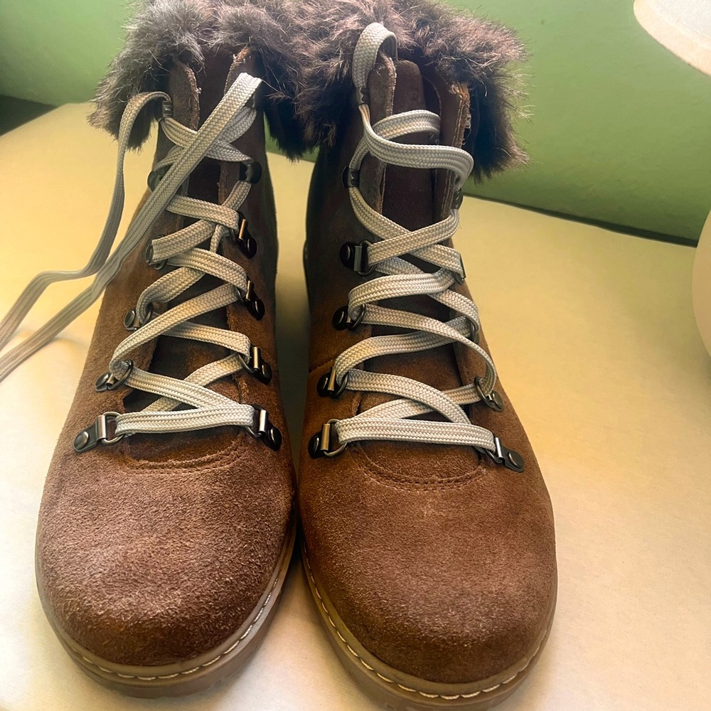 Bass Aubrey winter boot leather brown bootie with faux  fur. New without Box